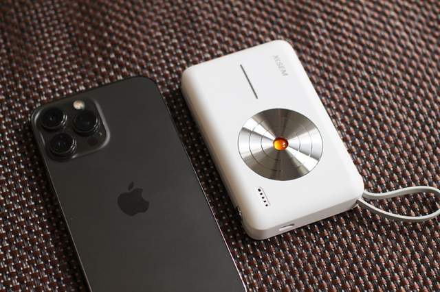 有线无线二合一，西圣磁吸移动电源上手体验