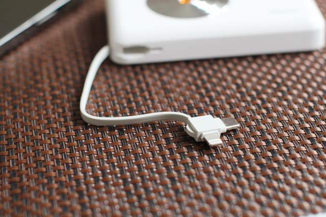 有线无线二合一，西圣磁吸移动电源上手体验