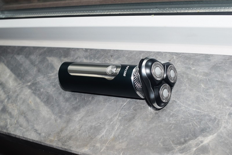 集发烧性能与出色颜值于一体现代男性的理想选择，未野剃须刀测评