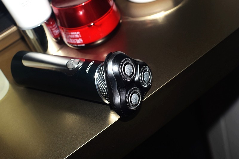 专注运动人群死磕发烧性能成就男士护理颠覆性神器未野MAX剃须刀