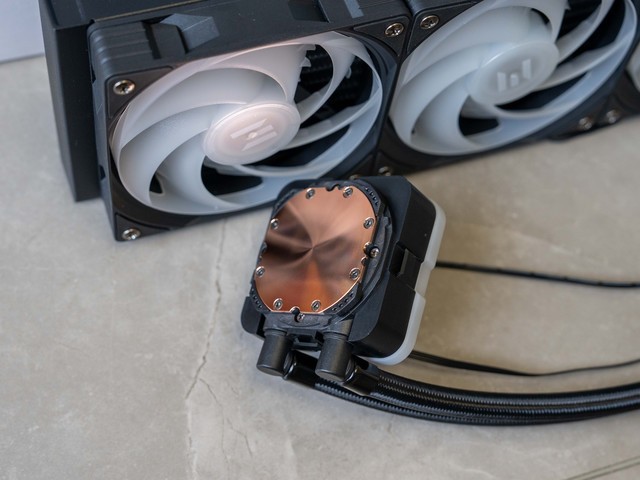 水冷还能这么玩，zalman思民ALPHA2 DS 360水冷散热器使用分享