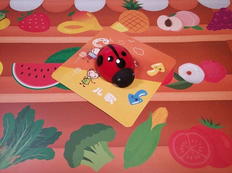 小巧精致惹人爱，孩子早教好玩伴：背呀启蒙认读机