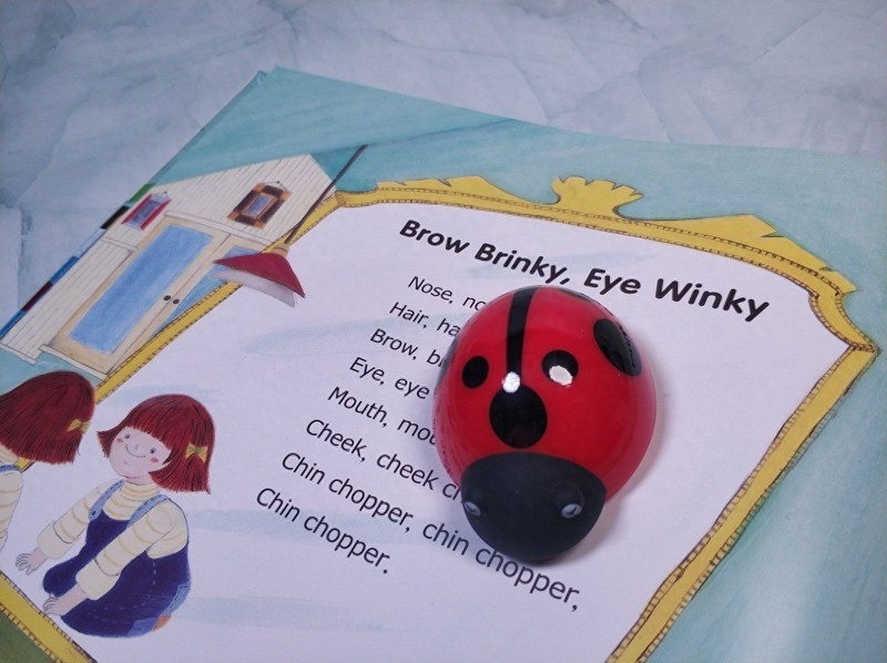 小巧精致惹人爱，孩子早教好玩伴：背呀启蒙认读机