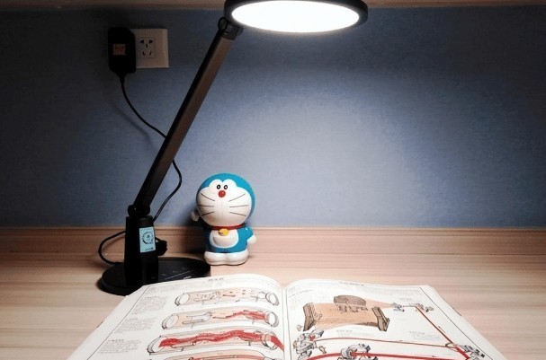 学生台灯照度多少为好？写作业用白光还是暖光？专业讲师在线分析
