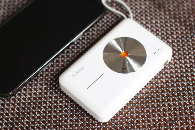 有线无线二合一，西圣磁吸移动电源上手体验