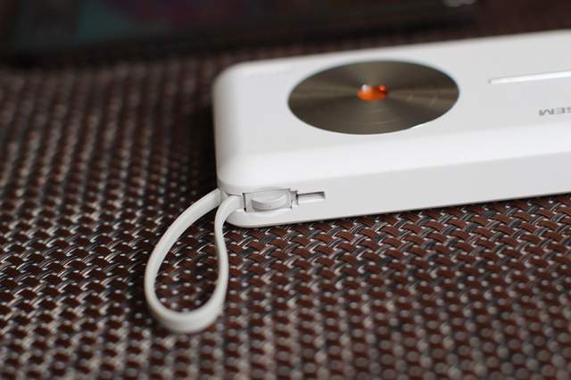 有线无线二合一，西圣磁吸移动电源上手体验