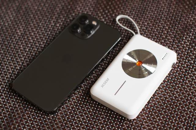 有线无线二合一，西圣磁吸移动电源上手体验