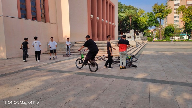 荣耀Magic4 Pro：设计、性能、影像、安全，一部几乎做到面面俱全的旗舰