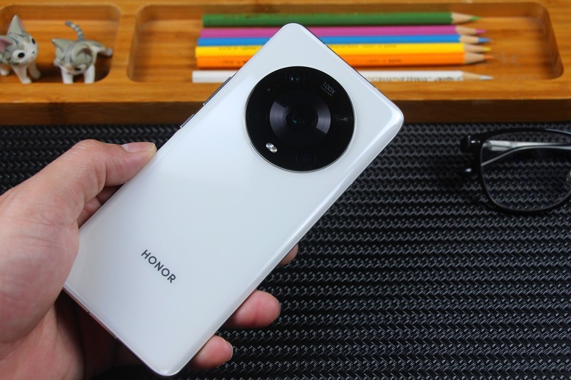 荣耀Magic4 Pro：设计、性能、影像、安全，一部几乎做到面面俱全的旗舰