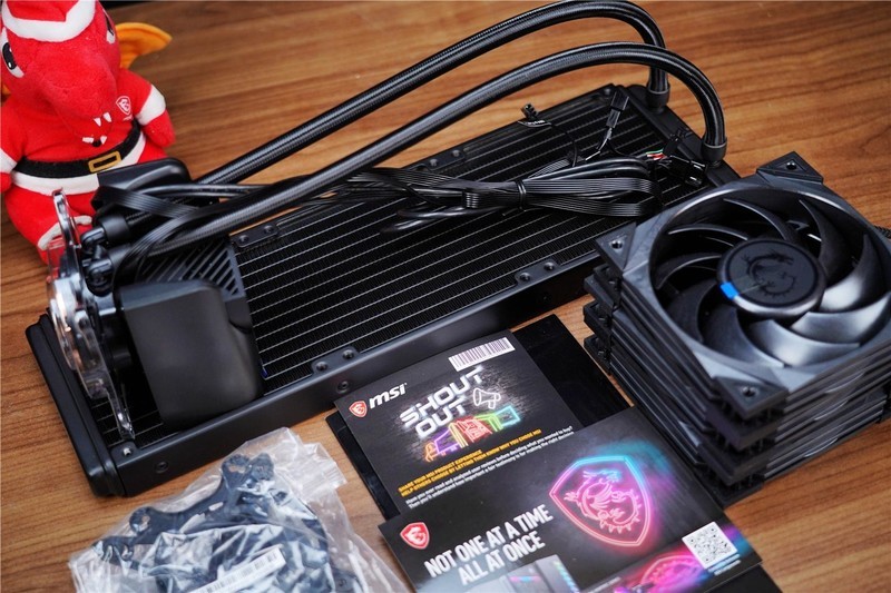 微星旗舰水冷战神S360来袭，播放视频，显示天气，你想不到的它全做了。