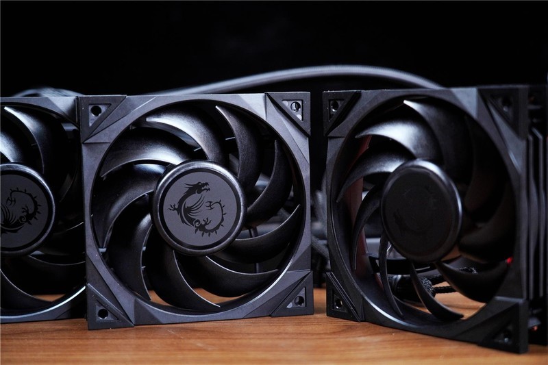 微星旗舰水冷战神S360来袭，播放视频，显示天气，你想不到的它全做了。