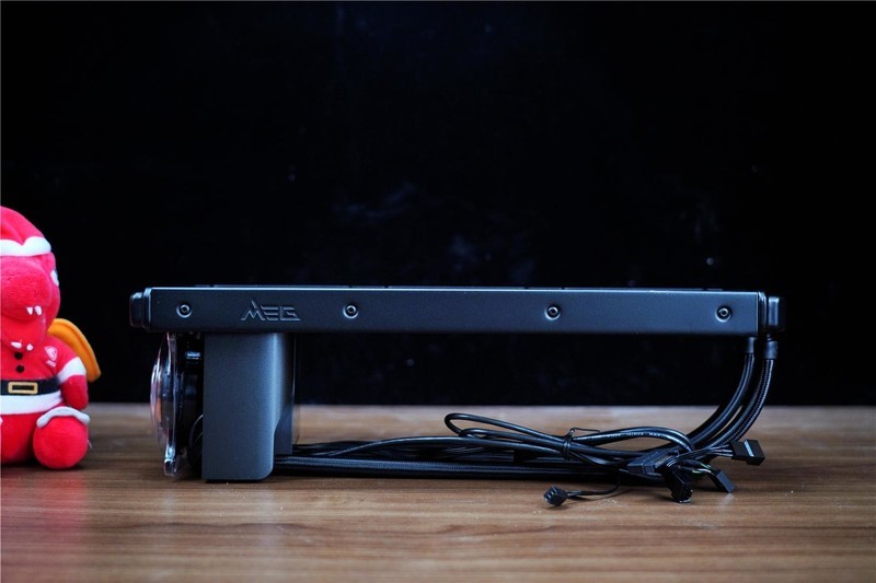 微星旗舰水冷战神S360来袭，播放视频，显示天气，你想不到的它全做了。