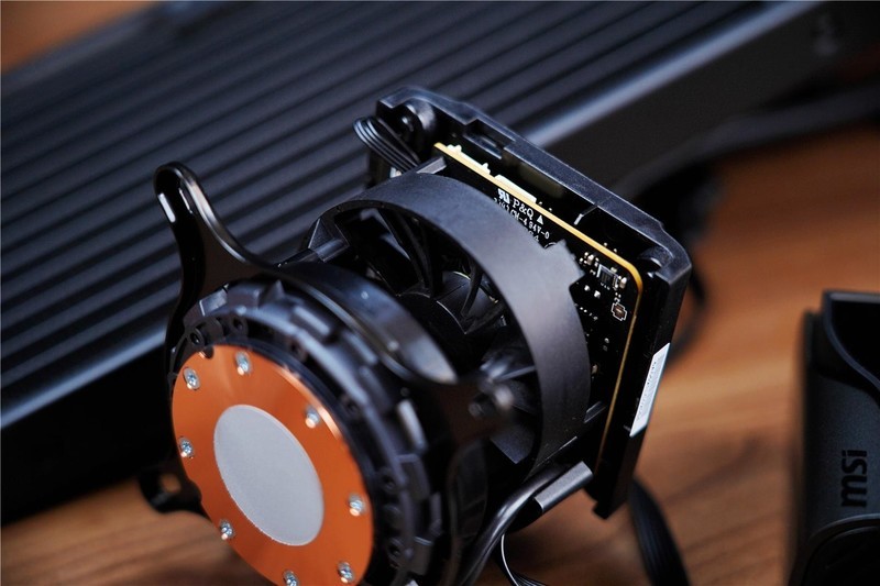 微星旗舰水冷战神S360来袭，播放视频，显示天气，你想不到的它全做了。