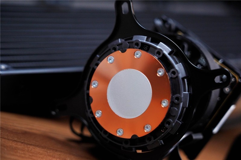 微星旗舰水冷战神S360来袭，播放视频，显示天气，你想不到的它全做了。