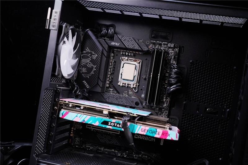 微星旗舰水冷战神S360来袭，播放视频，显示天气，你想不到的它全做了。