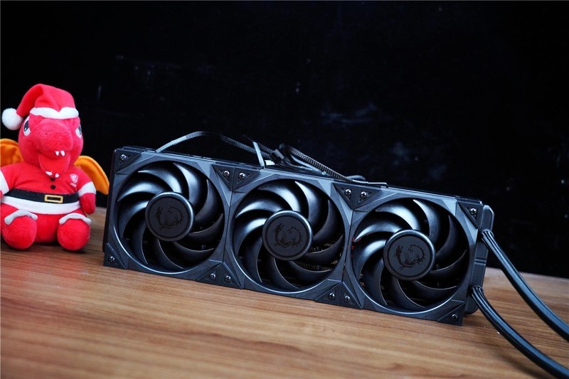 微星旗舰水冷战神S360来袭，播放视频，显示天气，你想不到的它全做了。