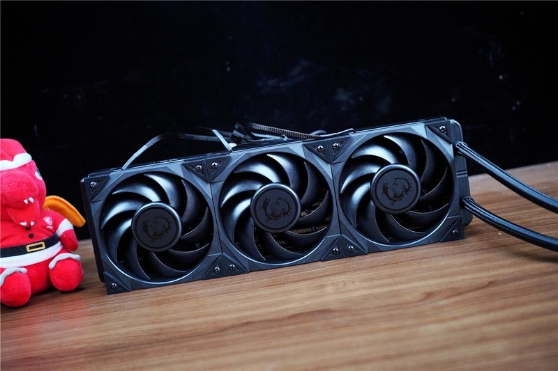 微星旗舰水冷战神S360来袭，播放视频，显示天气，你想不到的它全做了。