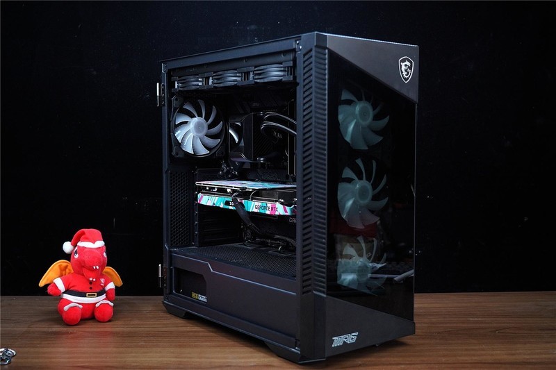 微星旗舰水冷战神S360来袭，播放视频，显示天气，你想不到的它全做了。