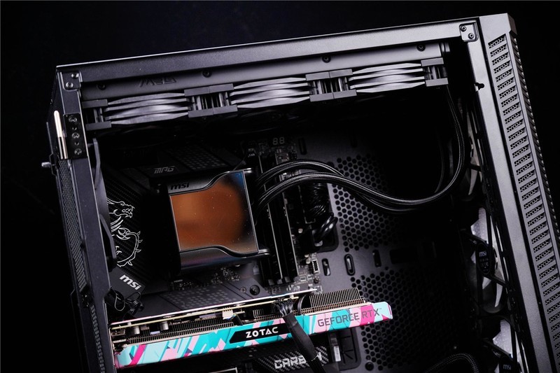 微星旗舰水冷战神S360来袭，播放视频，显示天气，你想不到的它全做了。