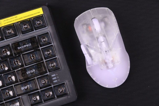 比罗技GPW还轻，超180h续航，支持无线8K，雷柏VT9 Air这么能打？