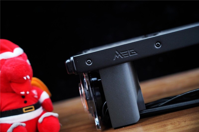 微星旗舰水冷战神S360来袭，播放视频，显示天气，你想不到的它全做了。