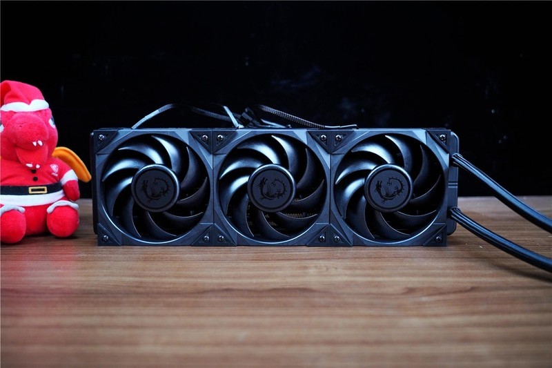 微星旗舰水冷战神S360来袭，播放视频，显示天气，你想不到的它全做了。