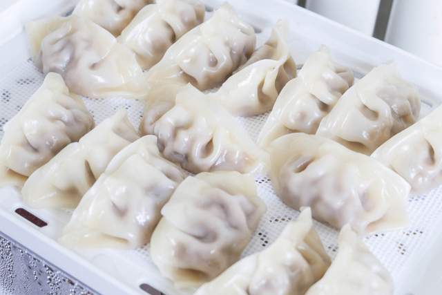 还在用不锈钢蒸锅？用了这款透明电蒸锅才明白，蒸锅还能这么用