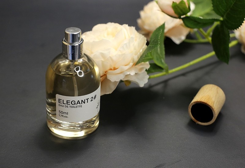 宁静淡雅，恬静悠远，希汀雅致檀香香水