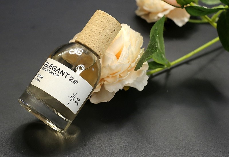 宁静淡雅，恬静悠远，希汀雅致檀香香水