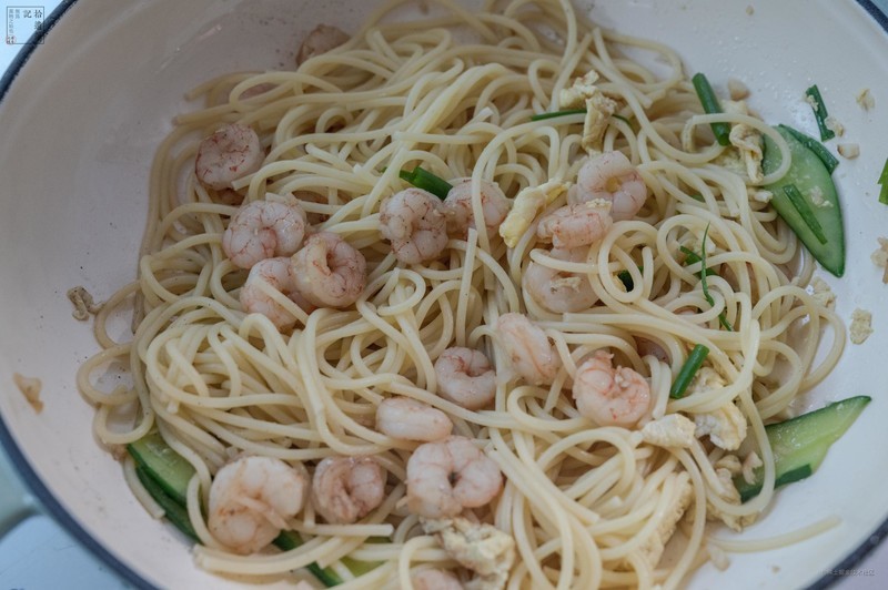 才艺双全的铸铁重器，日常料理好装备，归禾器梯田珐琅海鲜锅上手