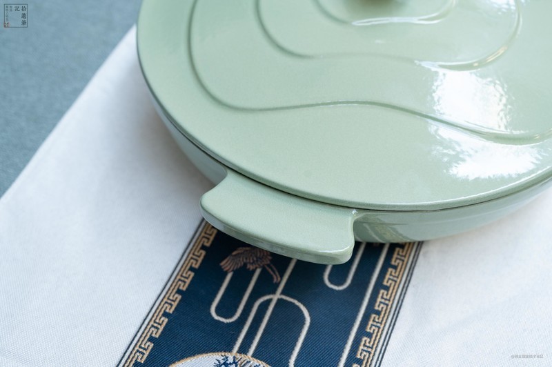 才艺双全的铸铁重器，日常料理好装备，归禾器梯田珐琅海鲜锅上手