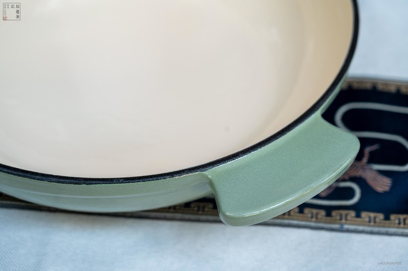 才艺双全的铸铁重器，日常料理好装备，归禾器梯田珐琅海鲜锅上手