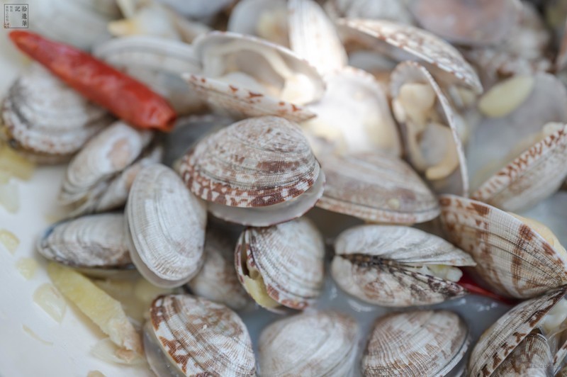 才艺双全的铸铁重器，日常料理好装备，归禾器梯田珐琅海鲜锅上手