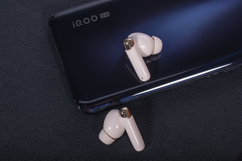 六麦降噪更深度，不玩复制粘贴的TWS耳机，iKF Zing