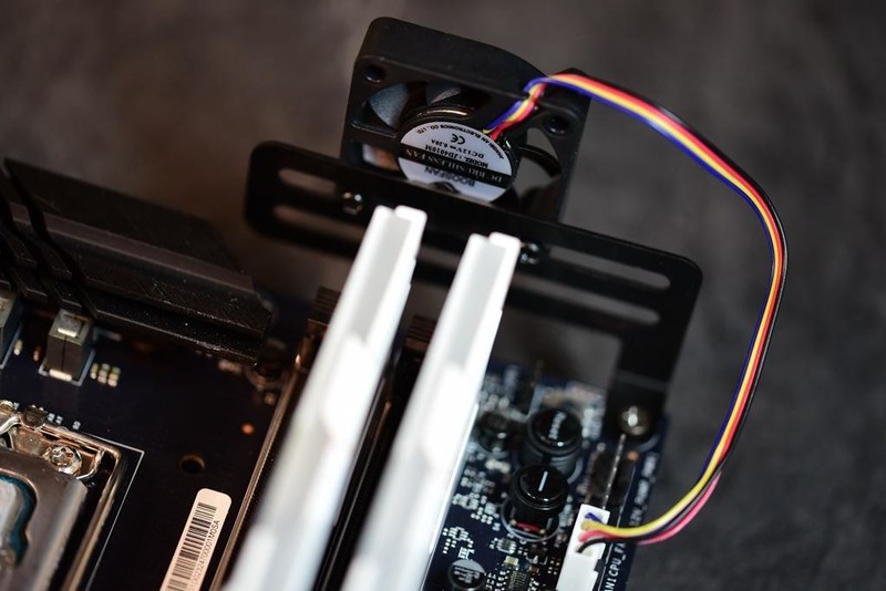 太神奇！宏碁掠夺者Hermes冰刃+华硕Z790吹雪=一键7800MHz！