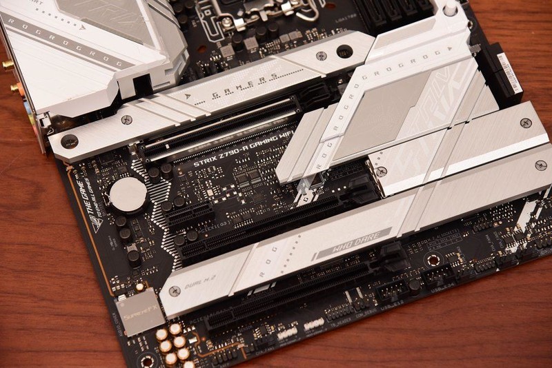 太神奇！宏碁掠夺者Hermes冰刃+华硕Z790吹雪=一键7800MHz！