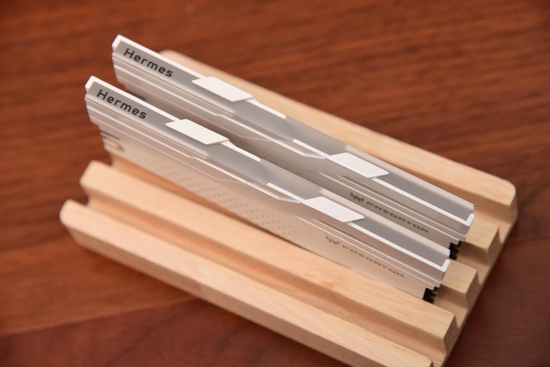 太神奇！宏碁掠夺者Hermes冰刃+华硕Z790吹雪=一键7800MHz！