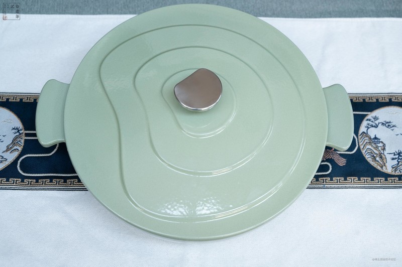 才艺双全的铸铁重器，日常料理好装备，归禾器梯田珐琅海鲜锅上手