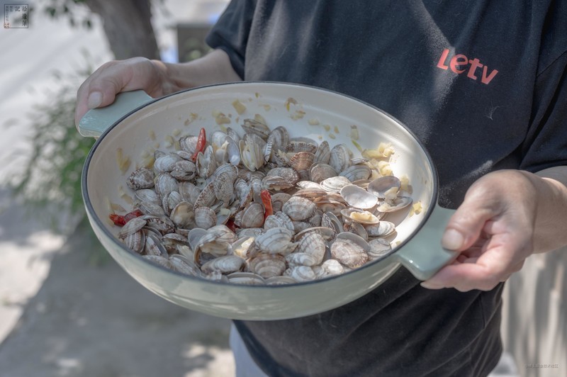 才艺双全的铸铁重器，日常料理好装备，归禾器梯田珐琅海鲜锅上手