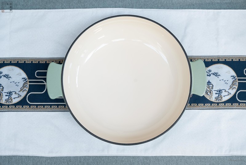 才艺双全的铸铁重器，日常料理好装备，归禾器梯田珐琅海鲜锅上手