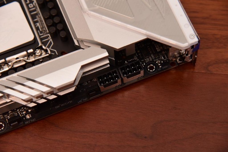 太神奇！宏碁掠夺者Hermes冰刃+华硕Z790吹雪=一键7800MHz！