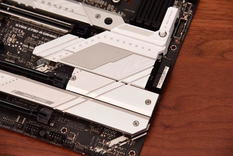 太神奇！宏碁掠夺者Hermes冰刃+华硕Z790吹雪=一键7800MHz！