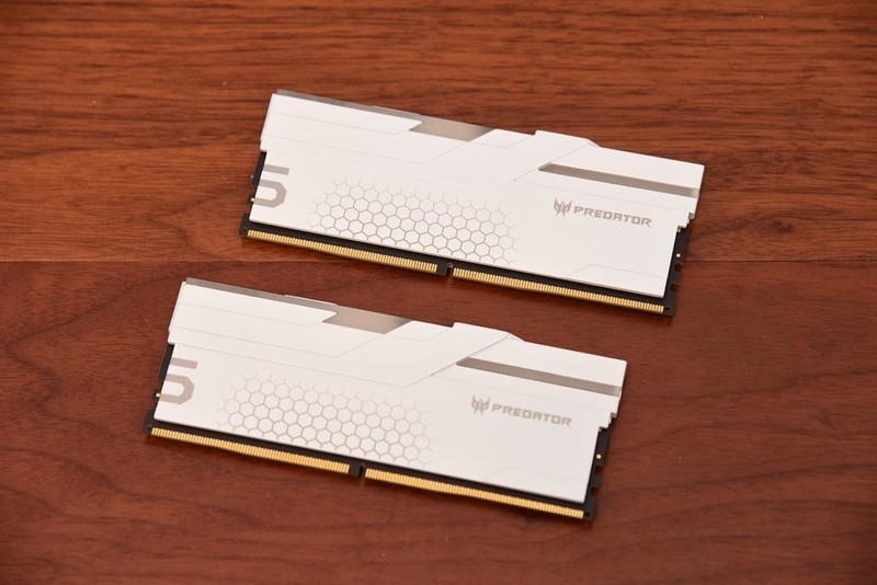 太神奇！宏碁掠夺者Hermes冰刃+华硕Z790吹雪=一键7800MHz！