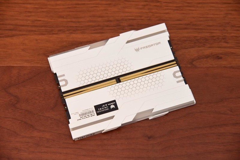 太神奇！宏碁掠夺者Hermes冰刃+华硕Z790吹雪=一键7800MHz！