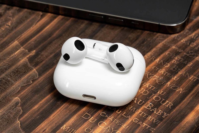 AirPods 3：苹果生态润滑剂，超越耳机本质的优雅体验