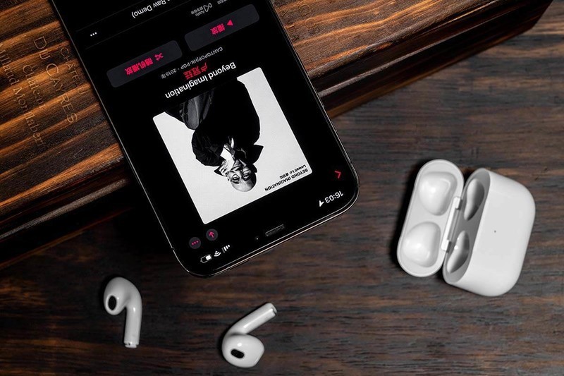 AirPods 3：苹果生态润滑剂，超越耳机本质的优雅体验