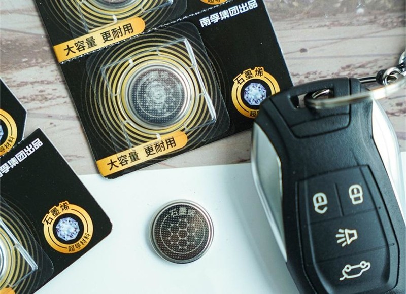 传应石墨烯电池，小小一枚用处大，主板车钥匙都能用