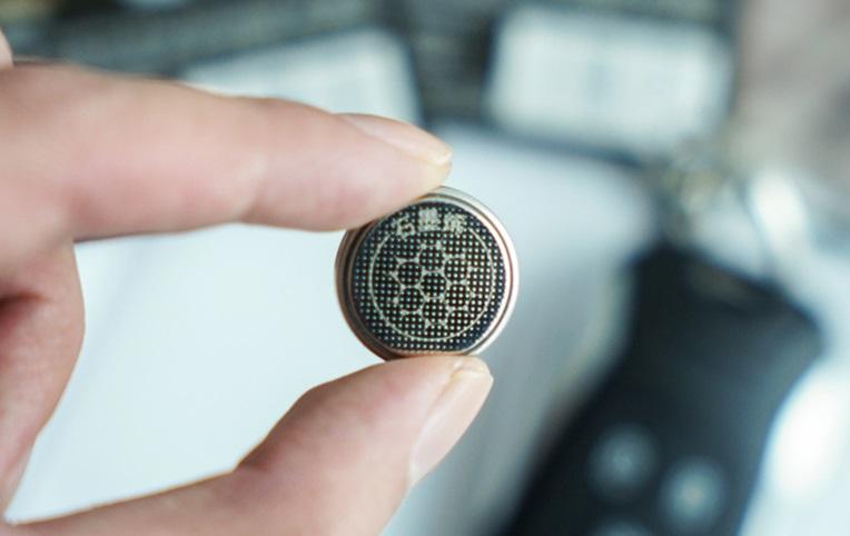 传应石墨烯电池，小小一枚用处大，主板车钥匙都能用