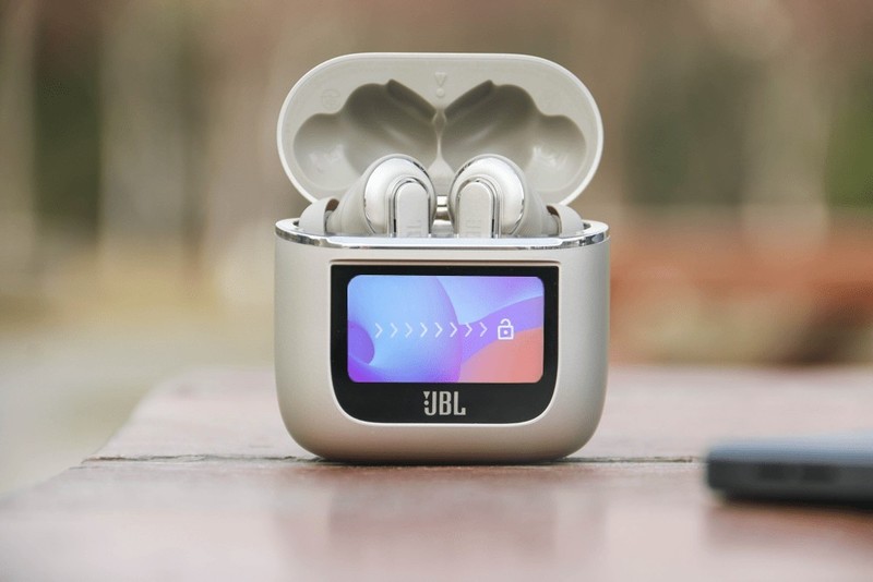 没短板？颜值在线，全彩LCD触屏加持，JBL TOUR PRO2静噪耳机评测