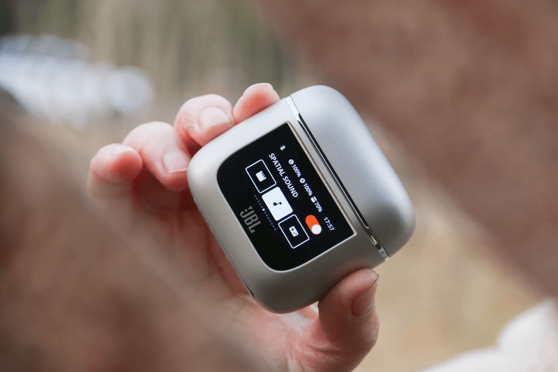 没短板？颜值在线，全彩LCD触屏加持，JBL TOUR PRO2静噪耳机评测